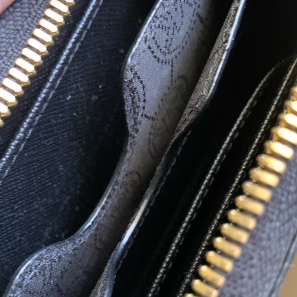 Micheal Kors Wallet - Picture 3 of 3